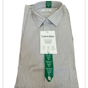Calvin Klein Men's Gray Checkered Shirt. Stretch. Wicking. Wrinkled resistance